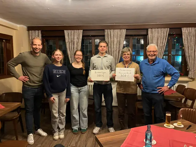 Martin Franken (Kolping), Johanna Moormann, Annika Gilles, Jonas Rohr (Sommerlager), Erika Berchem (Haus am Deich) und Dieter Rondorf (Kolping) (v.l.n.r.).  | Foto: Maria Krämer-Heuser