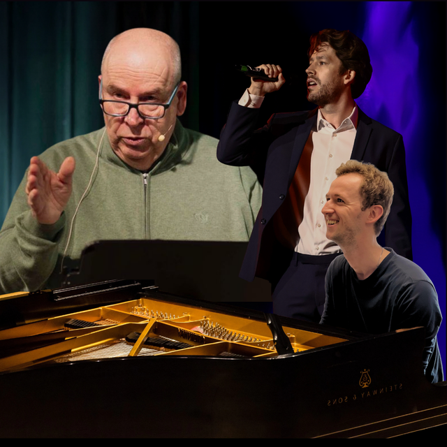 Einen vielschichtigen Blick auf das „Fest der Feste“ bringt Autor Andreas Schnabel auf die Bühne. Musikalisch begleitet wird der Abend von Johannes Groß-Bölting (Gesang) und Pascal Torka (Klavier). | Foto: Schnabel