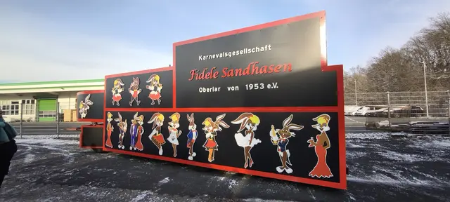 Ein „Großprojekt“ war die Modernisierung zweier Karnevalswagen der KG „Fidele Sandhasen“.  | Foto: KG Fidele Sandhasen