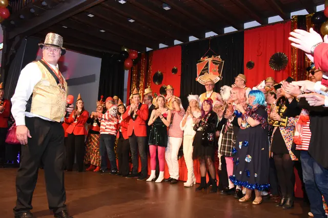 Groß ist die Anzahl der Senatoren und Senatorinnen, die die Bergfunken finanziell bei der Brauchtumspflege und Jugendarbeit unterstützen.  | Foto: AS