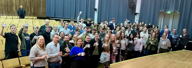 Im Rahmen einer Abendveranstaltung ehrte das Anno Gymnasium das außerunterrichtliche Engagement seiner Schüler.  | Foto: Anno