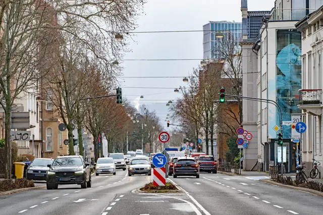 Seit Jahren ist die Reuterstraße für LKW gesperrt. Nun könnte sie als Umleitungsstrecke für den Verkehr dienen, der nicht mehr über die Nordbrücke fahren darf. | Foto: S. Engst/Bundesstadt Bonn