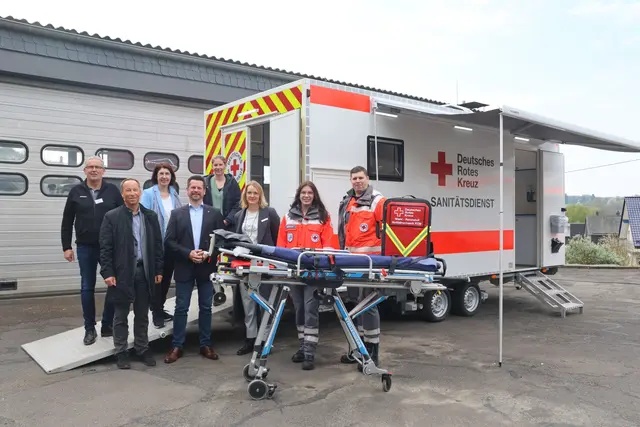 Vorstellung der neuen mobilen Sanitätsstation des Deutschen Roten Kreuzes in Denklingen | Foto: Michael Kupper