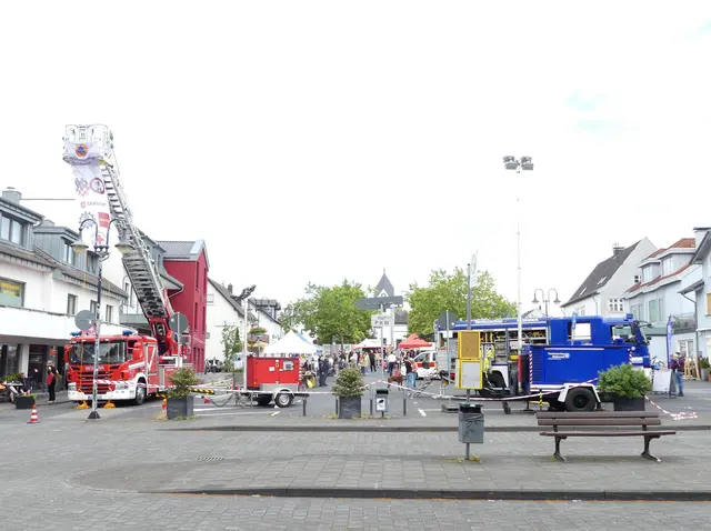 Sämtliche Einsatz- und Hilfsorganisationen der Stadt waren beim Bevölkerungsschutztag auf dem Aegidiusplatz vertreten. | Foto: Gast