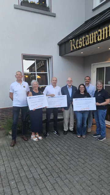 Freude bei der Spendenübergabe: (v.l.) Dr. Joachim Krägeloh, Jutta Wiebe, Dieter Gwiasda, Ulrich Roesner, Sandra Strunk, Dr. Martin Schäfer, Hildegard Kramer.  | Foto: Michele Schulte (Lions Club GM)