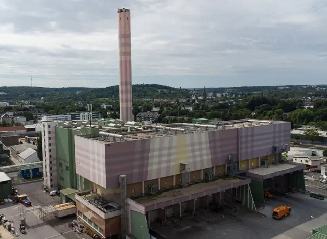 Während der Revision wird die gesamte Verbrennungslinie 3 der Bonner Müllverwertungsanlage überprüft und instand gesetzt. 	 | Foto: SWB/Maximilian Mühlens