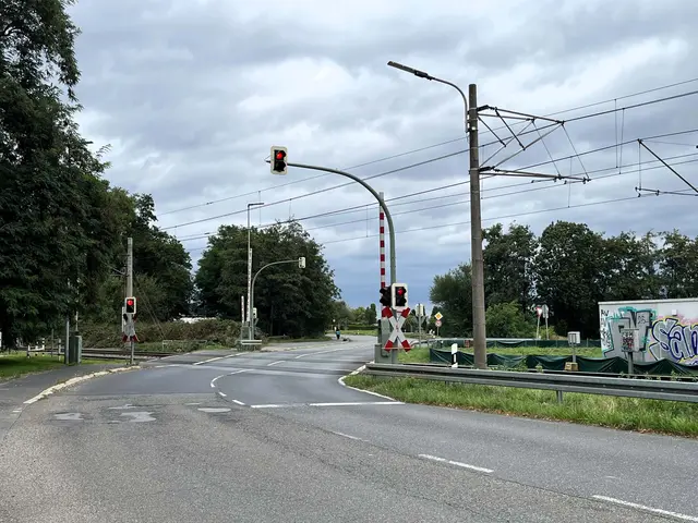  In Hürth wird der Bahnübergang an der Bonnstraße an der Stadtgrenze zu Brühl aufwändig saniert. | Foto: HGK AG