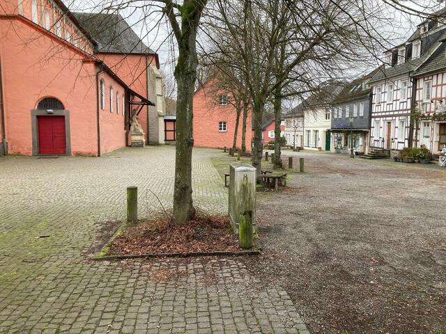 Der Mucher Kirchplatz in seiner jetzigen Form.  | Foto: Gemeinde