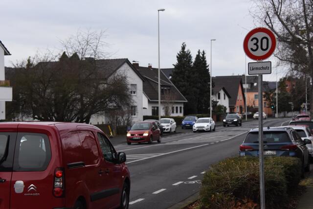 Wer jetzt im Bereich der Bernkasteler Straße in Bad Godesberg Friesdorf die neue Tempo-30-Zone übersieht und zu schnell unterwegs ist, wird 70 Euro an die Stadtkasse überweisen müssen.  | Foto: AS