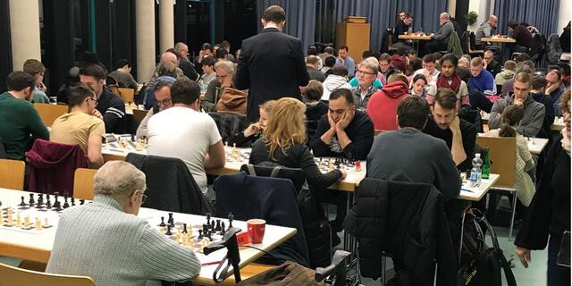 Volles Haus beim Schachturnier, und es konnten gar nicht alle Interessenten angenommen werden - die Warteliste war lang. | Foto: Brühler Schachclub