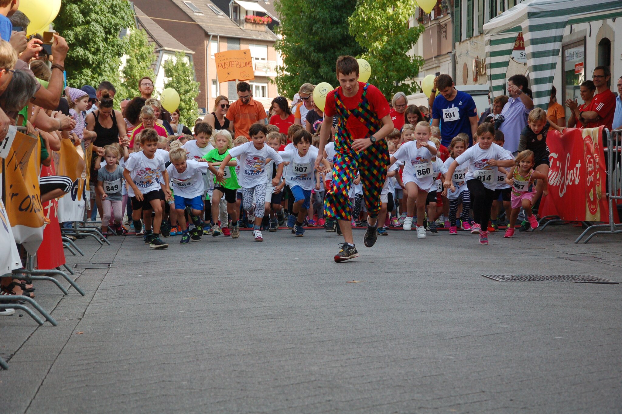 700 Läufer Startschuss zum 15. Bedburger Citylauf Bedburg