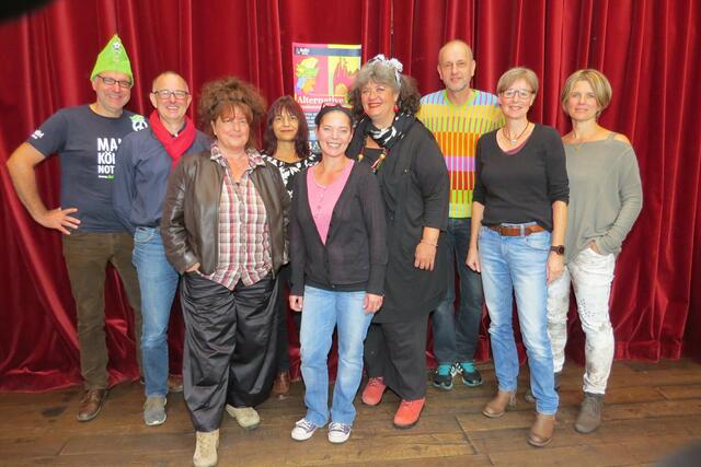Ebasa, Deine Sitzung, Manni Vogel, Biggi Wanninger, Stunksitzung, Petra Evertz, Fatal Banal, Selda Selbach, Immisitung, Marion Radtke, Stephan Runge, Röschensitzung, Karolin Balzer und Bettina Offermann, Schmittchensitzung (v.l.) freuen sich auf die Sessionseröffnung. | Foto: Stahl