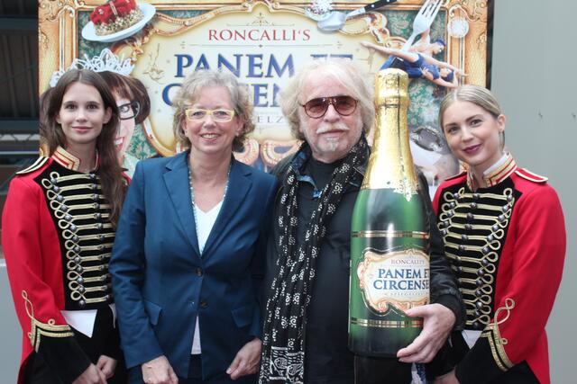 Bernhard Paul und Jutta Kirberg bringen Roncallis legendäres Restaurant-Theater „Panem et Circenses“ vom 9. November bis 8. Januar 2017 nach Köln. | Foto: Flick