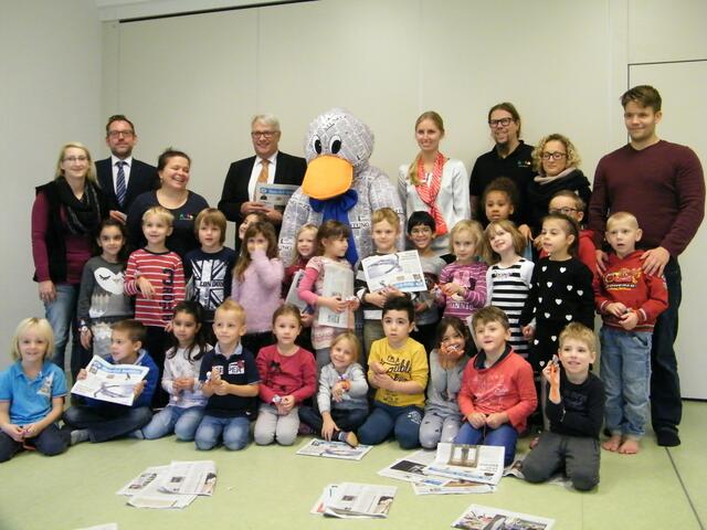 28 Vorschulkinder in der Frechener Kita Arte beschäftigen sich in den kommenden 14 Tagen mit der Tageszeitung. Das Projekt "Paula Print" wird von Kölnischer Rundschau und Kreissparkasse Köln unterstützt. | Foto: Magdalena Marek