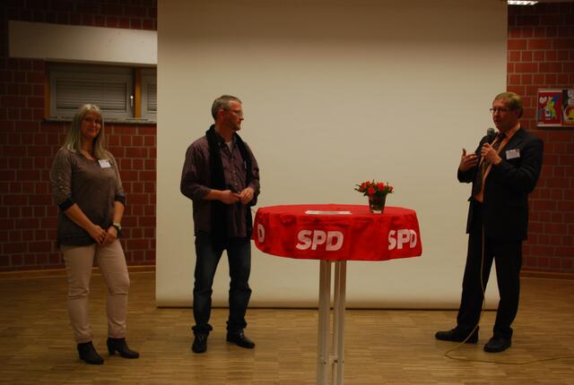 Iris Karger und Matthias Jehmlich wurden von Achim Tüttenberg "ausgehorcht". | Foto: Bracker