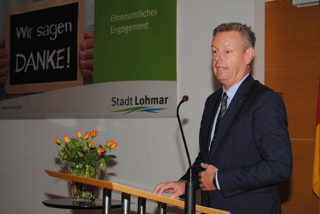 „Danke, dass sie sich in den letzten Jahren für Lohmar eingesetzt und viele wichtige Entscheidungen getroffen haben“, so Bürgermeister Horst Krybus in seiner Rede.  | Foto: Woiciech
