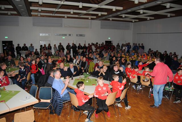Die enorme Anzahl an Sportlern und Mannschaften, die zu ehren waren, fanden im Bürgerzentrum Birk ausreichend Platz.  | Foto: Woiciech