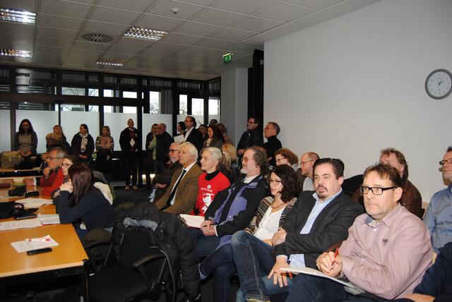 Das Interesse der Bürger an der Sondersitzung des Gesundheitsausschusses war groß. | Foto: Woiciech
