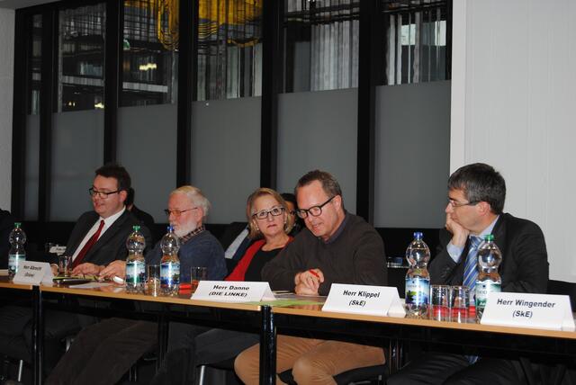 Die Mitglieder des Ausschusses warfen einige interessante Fragen zum Thema auf. | Foto: Woiciech