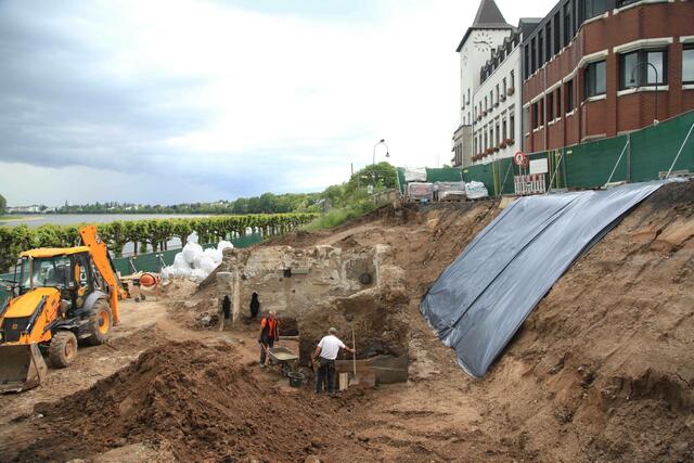 Ganz lange vor sich hin bröckelte ein Denkmal in Porz, so lange, bis nicht mehr alles zu retten war. | Foto: König