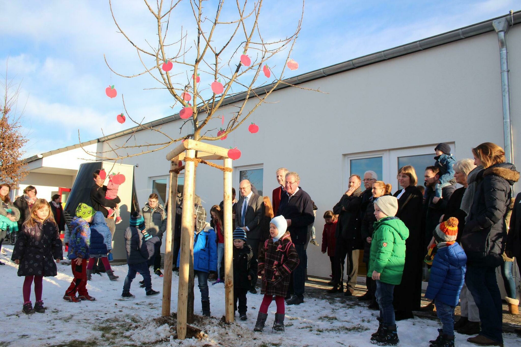 Kita Apfelbaum eröffnet: "Kinder sind unsere Zukunft" - Meckenheim