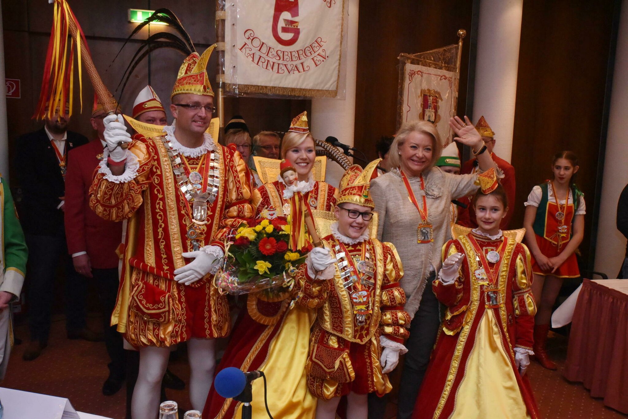 Karneval ist Sozialarbeit: Tollitäten besuchten die Bezirksvertretung ...