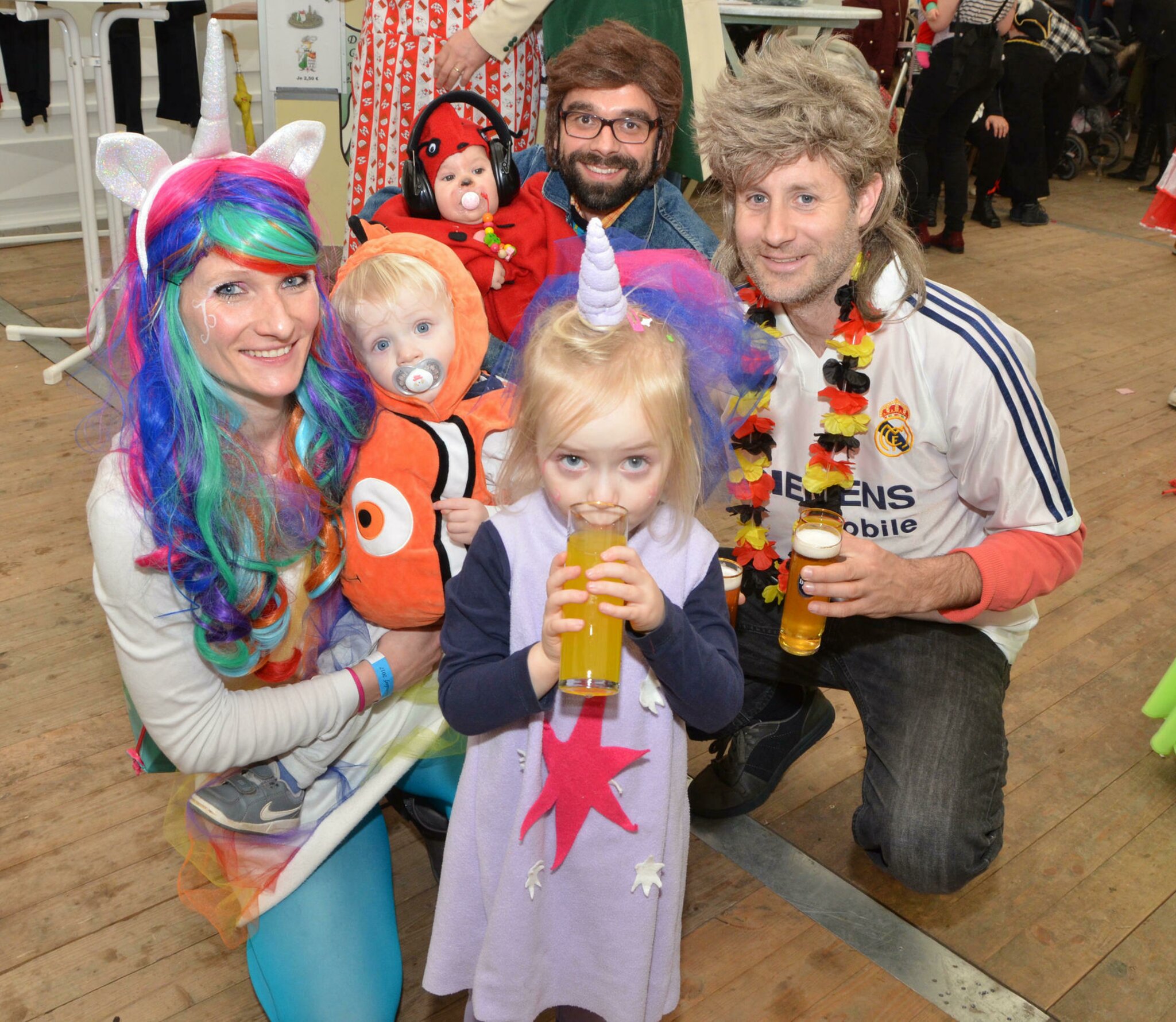 Weiberfastnacht Widdersdorf: Eine Fete mit Kind und Kegel - Lindenthal