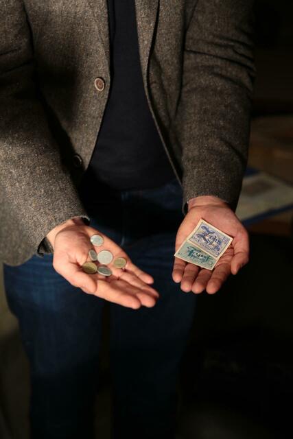 Einige Schmuckgegenstände sowie ein geringer Geldbetrag sind damals in eine Bleikapsel aufgenommen worden. Die kamen bei der Bohrung zutage. | Foto: Harald Weller