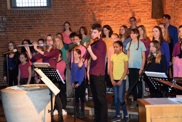 Von Gospel bis Soul: Der Jugendchor der Evangelischen Gemeinde am Kottenforst begeisterte. | Foto: Frank Engel-Strebel