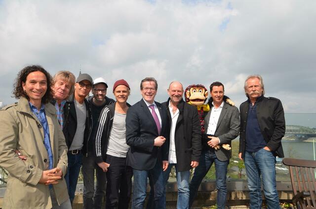 Stellten die Kundgebung vor: Stefan Brings, Bömmel Lückerath, Peter Brings, Ena Schwiers, Oliver Nießen, Christoph Kuckelkorn, Detlef Vorholt, Klaus Rupprecht und Henning Krautmacher. | Foto: ak