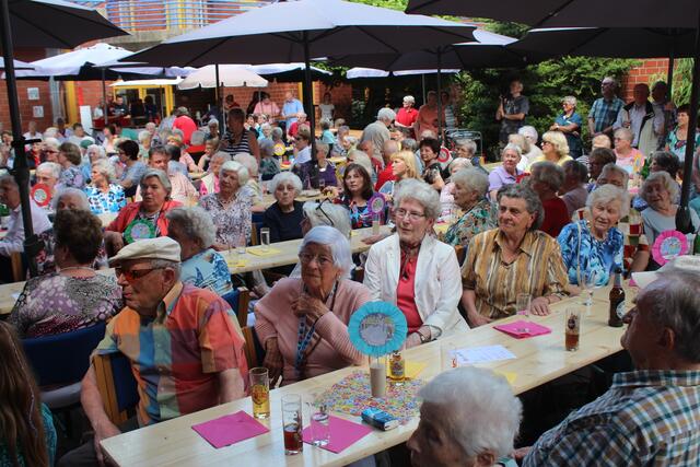 Die Bewohner des Altenzentrums Urbach feierten Sommerfest. | Foto: Flick