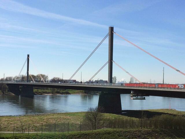 Die alte Leverkusener A1-Rheinbrücke muss vorerst noch einige Jahre durchhalten. | Foto: Gabi Knops-Feiler