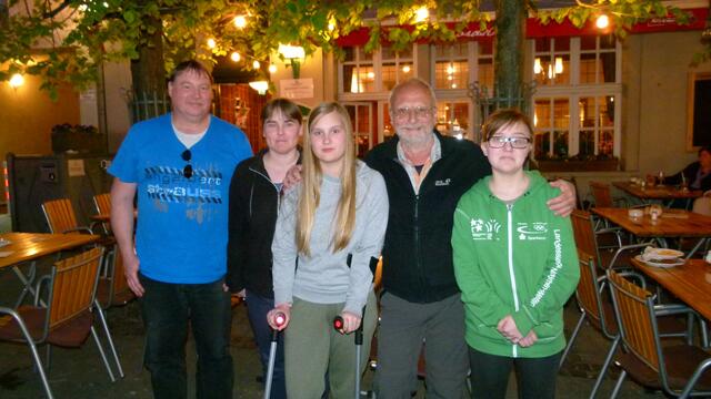 Zu Beginn seiner Wanderung nach Trondheim überraschte Familie Weber den Pilger in Münster mit ihrem Besuch. (re. Michelle neben Reinhard Wagner). | Foto: Privat