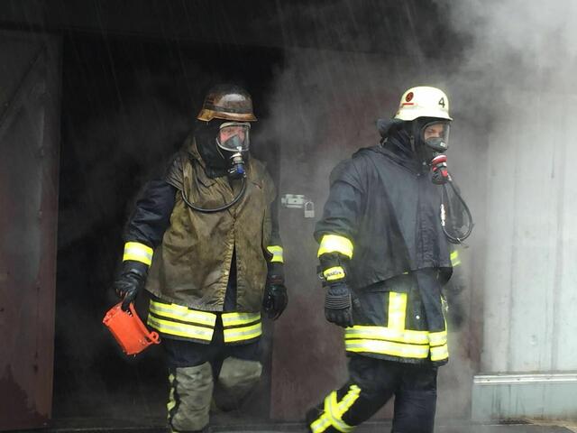 Unter den gesicherten Bedingungen der Anlage werden unerfahrene Feuerwehrleute an ihr Limit geführt. | Foto: Oliver Elsner