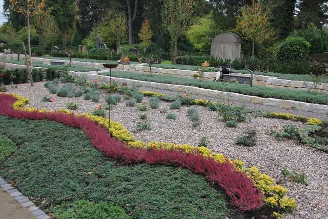 Der „Rosengarten“ ist aufwändig bepflanzt. Foto: Broch