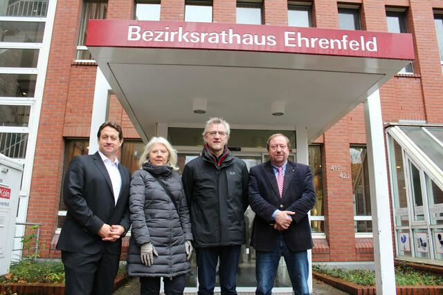 Die Bezirksbürgermeister Maik Homann, Helga Blömer-Frerker, Andreas Hupke und Josef Wirges (v.l.) sehen sich um ihre Kompetenzen geprellt. | Foto: Brühl