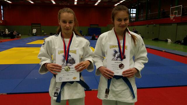 Alexandra Gross (li.) holte Gold, Ina Schild Silber in der Altersklasse U15. | Foto: Judo Club