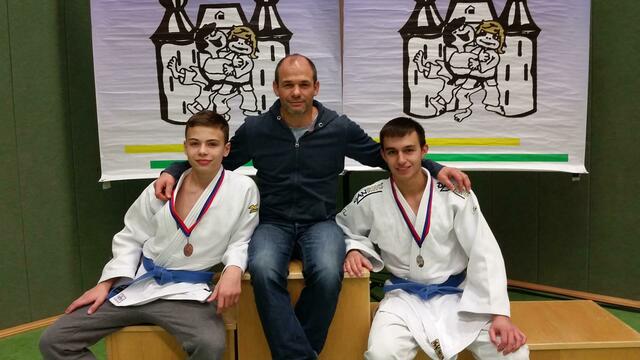 Trainer Kamen Kasabov mit Karl Johannes und Dustin Neiwert | Foto: Judo Club