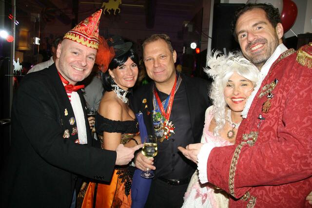 Wolfgang von Moers (m.) begrüßte auch den Kölner Prinzen von 2017, Stefan Jung (l.). | Foto: Harald Zeyen