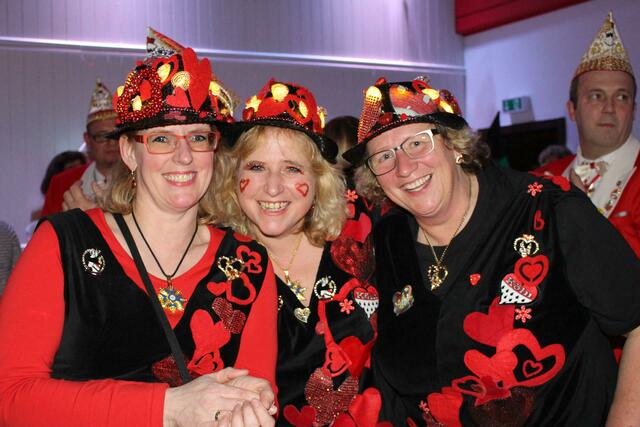 Bei der KOK-Prunksitzung in der Stadthalle Bergisch Neukirchen herrschte ausgelassene Stimmung im Publikum. | Foto: Gabi Knops-Feiler