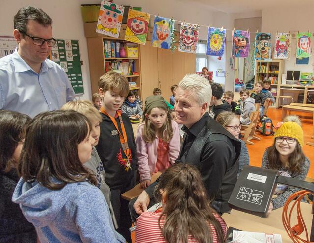 Guido Cantz besuchte rund 100 Kinder der GGS Ensen-Westhoven. | Foto: König