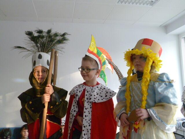 Das Dreigestirn des Kindergartens "Hasensprung" mit (v.li.) Bauer Mario, Prinz Louis I. und Jungfrau Jana. | Foto: Kindergarten