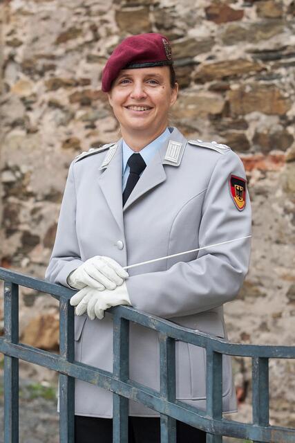 Alexandra Schütz-Knospe leitet das Heeresmusikkorps Koblenz. | Foto: Bundeswehr/pp
