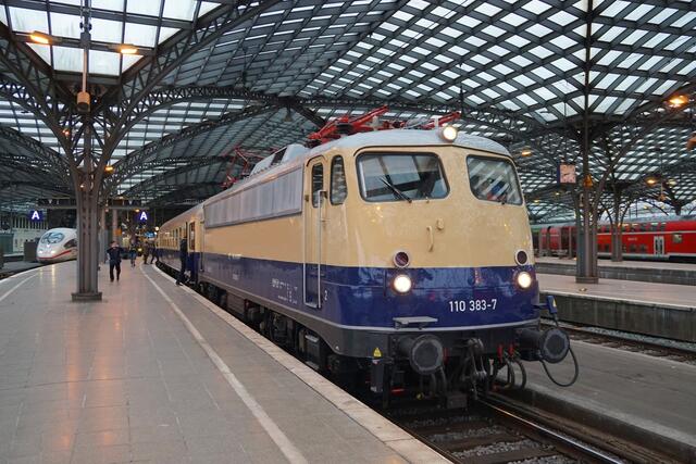 Im Sonderzug nach Lüneburg ab Köln Hbf werden neben dem beliebten Rheingold-Speisewagen von 1928 auch die Wagen der sechziger Jahre mitgeführt. | Foto: Nicole Sobottka