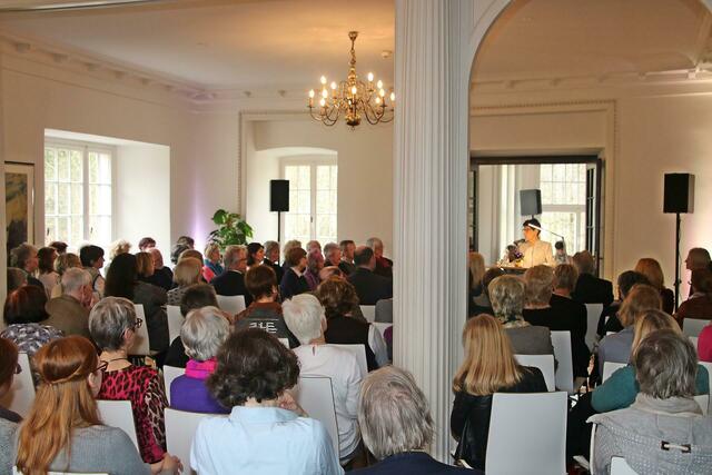 Zahlreiche Besucherinnen und Besucher kamen zur Feier anlässlich des „Internationalen Frauentages“. | Foto: Kurps
