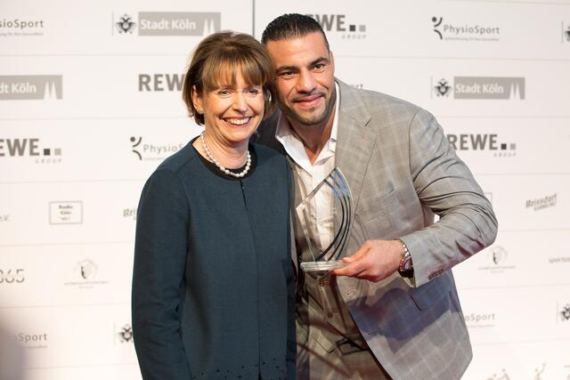 Kölns Sportler 2017, Manuel Charr, mit Oberbürgermeisterin Henriette Reker. | Foto: Eilers/ HEIMSPIELE