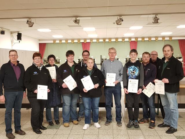 Die neuen Schießsportmeister des Bezirksverbandes Brühl mit Bezirksschießmeisters Hans Rosen (l.). | Foto: Bezirksverband Brühl