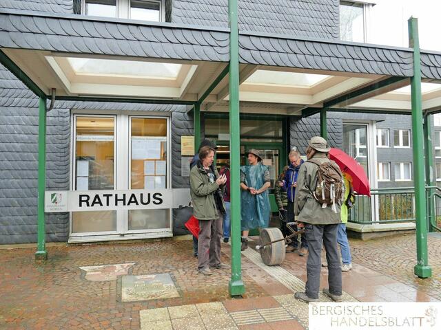 Das Rathaus Kürten ist Startpunkt der 3. Etappe. | Foto: Ute Roggendorf