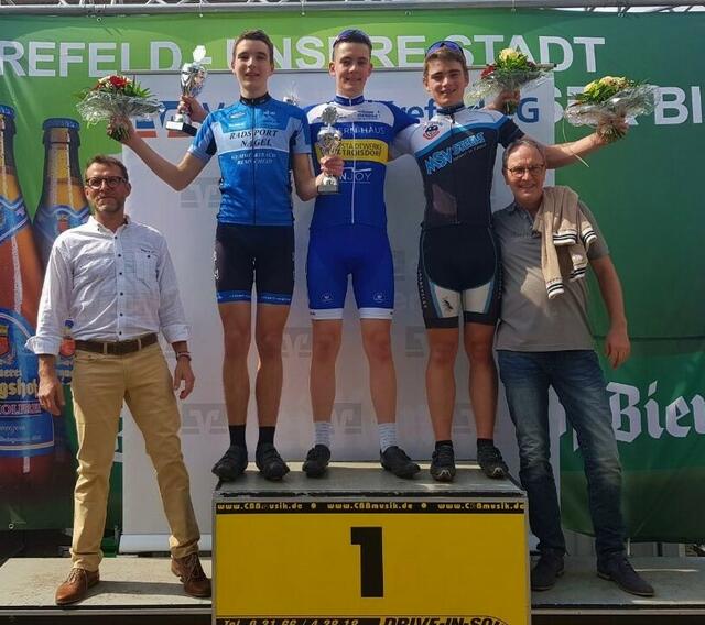 Die Siegerehrung mit Martin Schubert (M.). | Foto: RV Blitz Spich / Team Kern-Haus