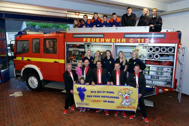 Die Feuerwehr Stommeln, die in diesem Jahr ihr 112-jähriges Bestehen feiert, liegt dem designierten Trifolium besonders am Herzen. Aus diesem Grund geht jeweils ein Euro aus dem Pinverkauf an die Förderung des Ehrenamtes der Jugendfeuerwehr. | Foto: Holger Eichner